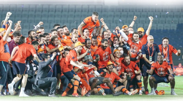 Başakşehir'in başarısının ardında istikrar, kadro derinliği ve inanç yatıyor Başakşehir'in başarısının ardında istikrar, kadro derinliği ve inanç yatıyor