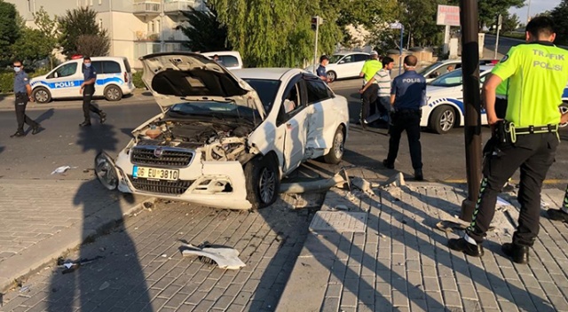 Başkent’te 2 otomobil çarpıştı: 4 yaralı Başkent’te 2 otomobil çarpıştı: 4 yaralı
