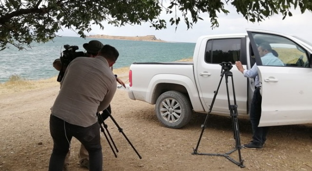 Batan tekneyi görüntüleyen basın mensupları zor anlar yaşadı Batan tekneyi görüntüleyen basın mensupları zor anlar yaşadı
