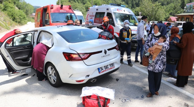 Bolu Tabiat Parkı yolunda iki otomobil çarpıştı: 1’i bebek 6 yaralı
