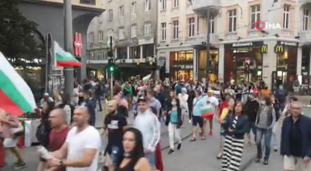 Bulgaristan’da hükümet karşıtı protestolar hız kesmiyor Bulgaristan’da hükümet karşıtı protestolar hız kesmiyor