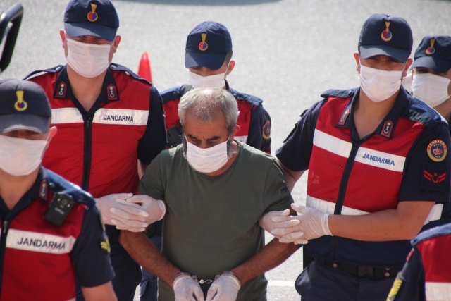 Cinayeti işledikten sonra sahilde uyumuş Cinayeti işledikten sonra sahilde uyumuş