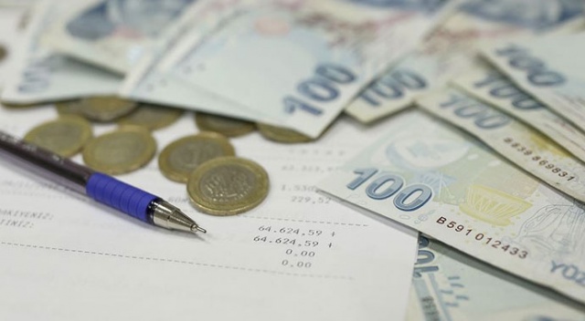 Covid-19 mağduru esnaf ve sanatkarların kredi borçları 3 ay ertelendi Covid-19 mağduru esnaf ve sanatkarların kredi borçları 3 ay ertelendi