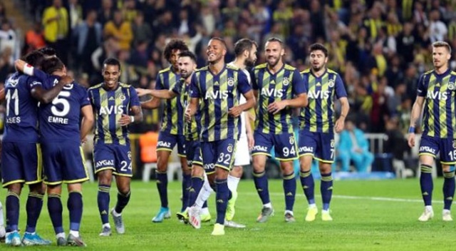 Derbiye saatler kala Fenerbahçe'ye şok! Kadrodan çıkarıldı Derbiye saatler kala Fenerbahçe'ye şok! Kadrodan çıkarıldı
