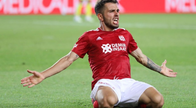 Emre Kılınç, Sivasspor’a veda etti Emre Kılınç, Sivasspor’a veda etti