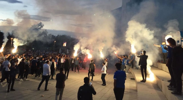Erzurum’da binler sokağa döküldü Erzurum’da binler sokağa döküldü