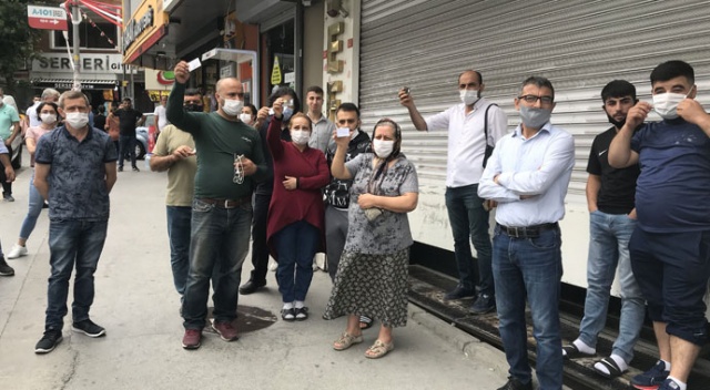 Esenyurt’ta 30 yıllık kuyumcu vatandaşı dolandırıp kaçtı iddiası Esenyurt’ta 30 yıllık kuyumcu vatandaşı dolandırıp kaçtı iddiası