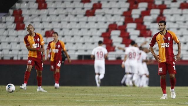 Galatasaray Antalya'da galibiyeti son dakikalarda kaçırdı Galatasaray Antalya'da galibiyeti son dakikalarda kaçırdı