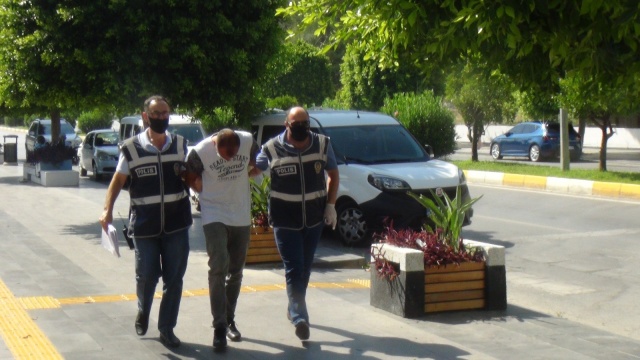 Girdiği villadan 35 bin TL değerinde altın çalan zanlı yakalandı Girdiği villadan 35 bin TL değerinde altın çalan zanlı yakalandı