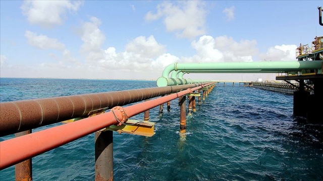 Hafter'e bağlı silahlı grup Sidra Limanı'nda petrol yüklemesini engelledi Hafter'e bağlı silahlı grup Sidra Limanı'nda petrol yüklemesini engelledi