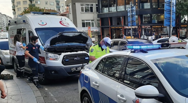 Hasta taşıyan ambulans kaza yaptı Hasta taşıyan ambulans kaza yaptı