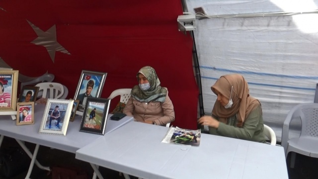 HDP önündeki evlat nöbetine 2 aile daha katıldı