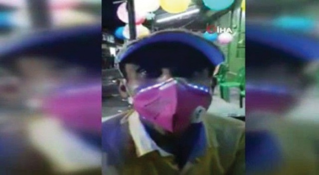 Hindistan’da koronavirüse dikkat çekmek için led ışıklı maske