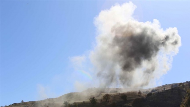 İran-Irak Savaşı'ndan kalma mayın patladı: 3 ölü İran-Irak Savaşı'ndan kalma mayın patladı: 3 ölü