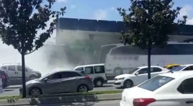 İstanbul'da faciadan dönüldü! Yolcu otobüsü benzinliğe daldı İstanbul'da faciadan dönüldü! Yolcu otobüsü benzinliğe daldı