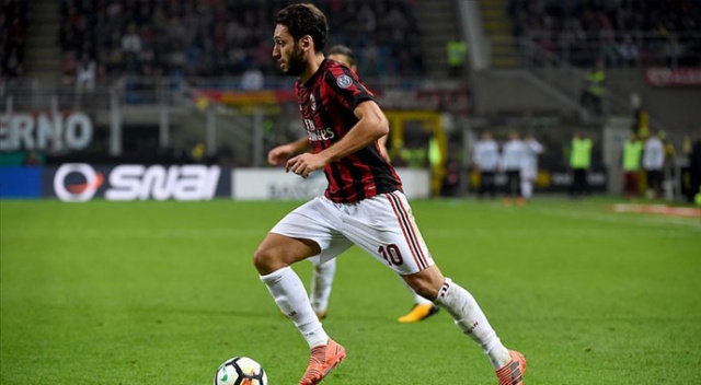 İtalyan basınından Hakan Çalhanoğlu&#039;na tam not
