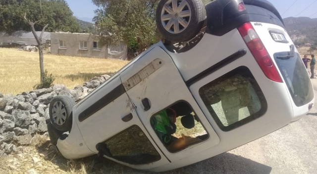 Kaş&#039;ta kontrolden çıkan araç duvara çarptı