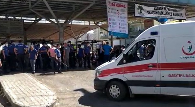 Kasaplar ve vatandaşların kurban derisi kavgası: 3'ü ağır 5 yaralı Kasaplar ve vatandaşların kurban derisi kavgası: 3'ü ağır 5 yaralı