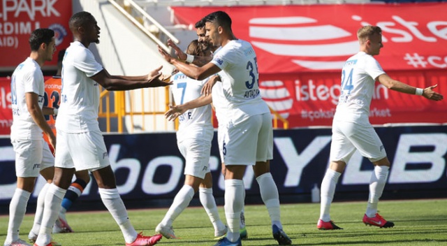 Kasımpaşa, evinde şampiyon Başakşehir'i 3-2 mağlup etti Kasımpaşa, evinde şampiyon Başakşehir'i 3-2 mağlup etti