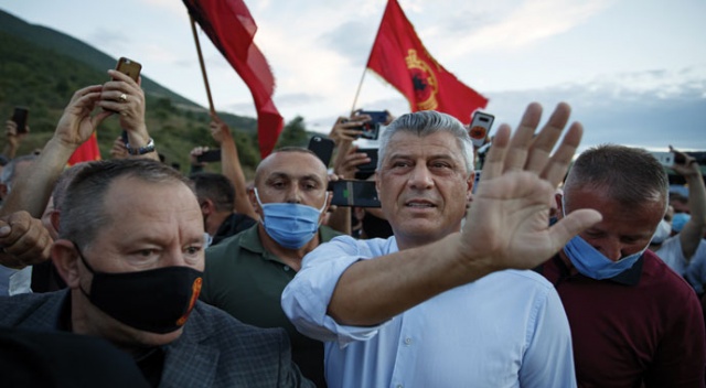 Kosova Cumhurbaşkanı Tahçi’ye Lahey dönüşü davullu zurnalı karşılama Kosova Cumhurbaşkanı Tahçi’ye Lahey dönüşü davullu zurnalı karşılama