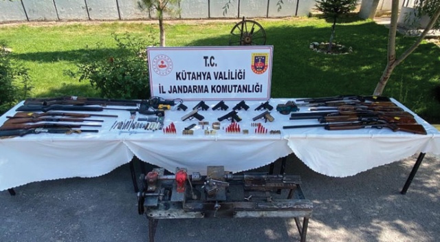 Kütahya’da kaçak silah operasyonu: 6 gözaltı Kütahya’da kaçak silah operasyonu: 6 gözaltı
