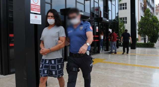 Mahkemede 'silahla şaka yaptım' dedi, tutuklandı Mahkemede 'silahla şaka yaptım' dedi, tutuklandı