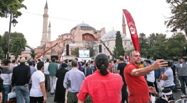 Millet, Ayasofya ile hasret gideriyor