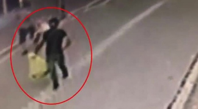 Öldürüp cesedi 8 parçaya böldü... Poşet almaya giderken böyle görüntülendi Öldürüp cesedi 8 parçaya böldü... Poşet almaya giderken böyle görüntülendi