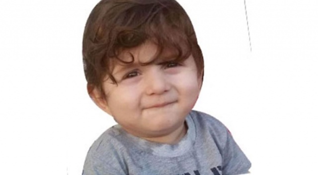Otomobilde oyun oynarken tekerleğin altında kaldı Otomobilde oyun oynarken tekerleğin altında kaldı