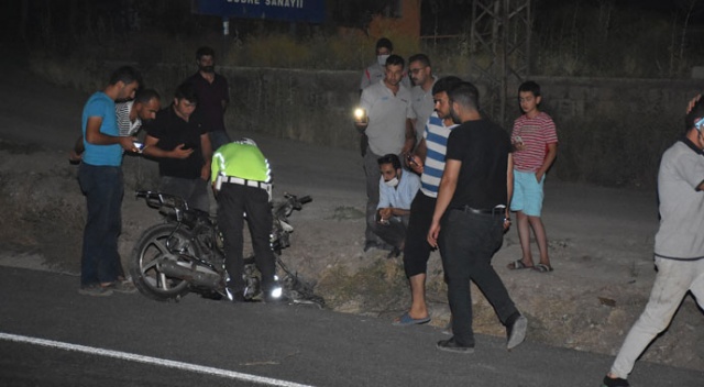 Otomobille çarpışan motosikletteki 2 kişi feci şekilde hayatını kaybetti Otomobille çarpışan motosikletteki 2 kişi feci şekilde hayatını kaybetti
