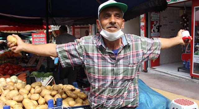 Pazar fiyatlarını gördü, erik dalı eşliğinde oynadı