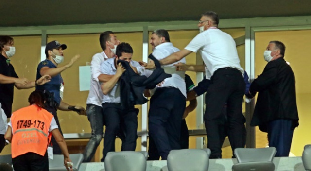Play-Off maçının ardından ortalık karıştı, yumruklar havada uçuştu