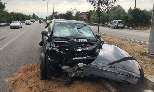 Samsun'da otomobil ile tır çarpıştı: 2 yaralı Samsun'da otomobil ile tır çarpıştı: 2 yaralı