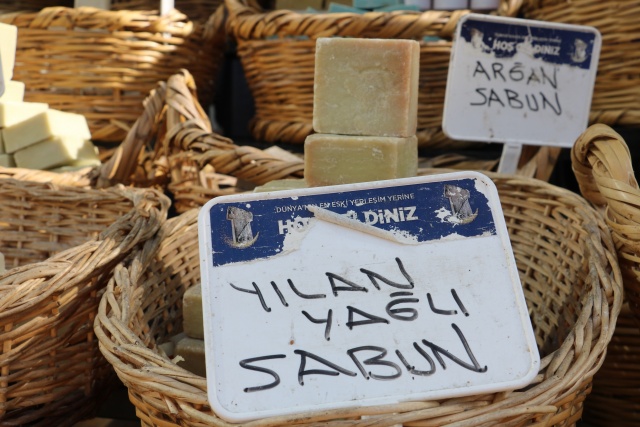 Şanlıurfa'da yılan yağlı sabun ilgi odağı oldu