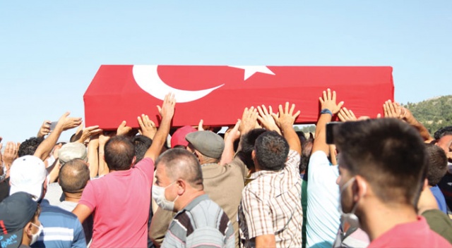 Şehit Jandarma Uzman Çavuş Konukcu son yolculuğuna uğurlandı Şehit Jandarma Uzman Çavuş Konukcu son yolculuğuna uğurlandı