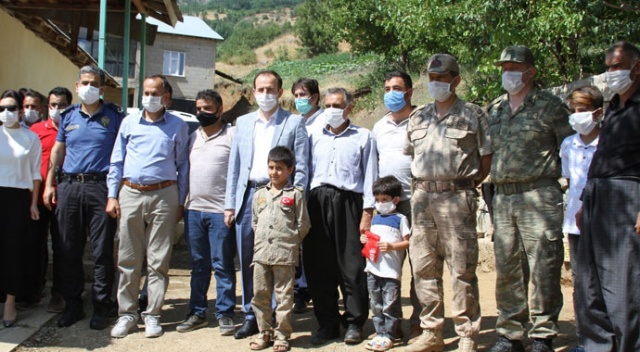 Şemdinli’de şehit ailelerine ziyaret Şemdinli’de şehit ailelerine ziyaret