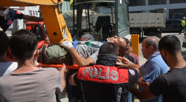 Sinop’ta freni boşalan kamyonet üst geçide çarptı: 2 yaralı