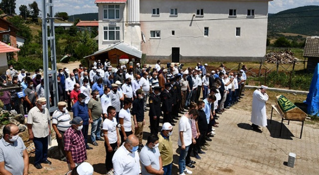 Trafik kazasında hayatını kaybeden 15 Temmuz şehidi Barış Efe'nin kız kardeşi son yolculuğuna uğurlandı