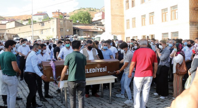 Vahşice öldürülen üniversite öğrencisi Pınar Gültekin son yolculuğuna uğurlandı