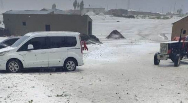 Van&#039;ın Özalp ilçesini önce dolu sonra sel vurdu