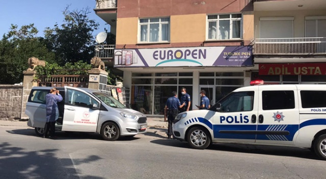 Yabancı uyruklu adam yatağında ölü bulundu