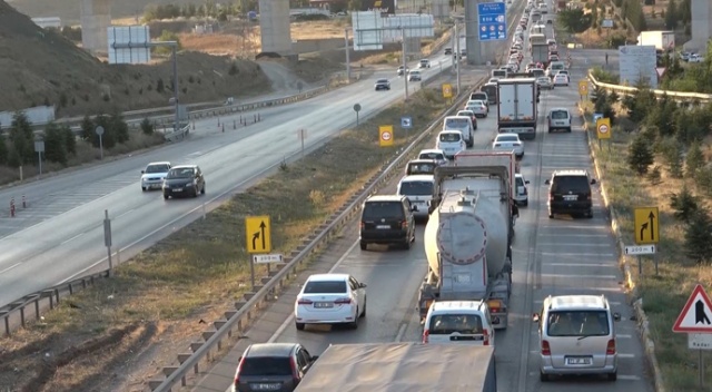 43 ilin geçiş noktasında trafik yoğunluğu 43 ilin geçiş noktasında trafik yoğunluğu