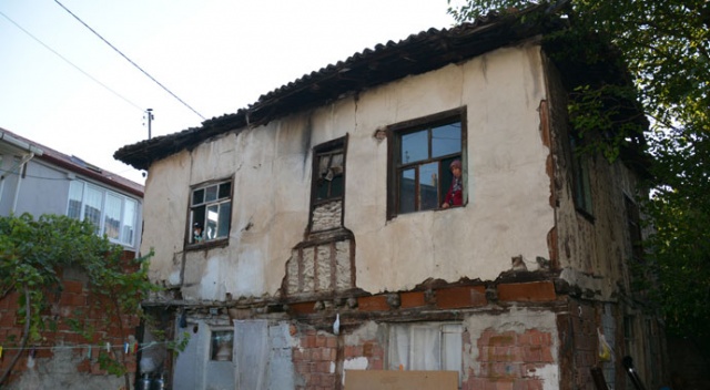 7 kişilik aile her gün ölüm korkusu yaşıyor