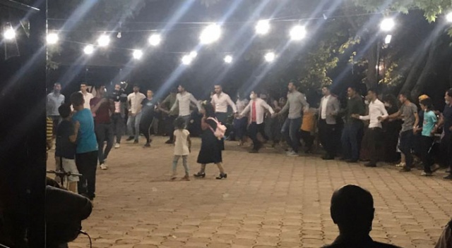 Afşin'de maskesiz ve sosyal mesafesiz düğün