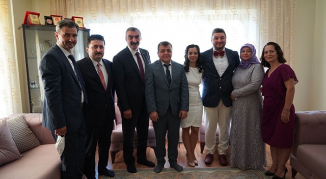 AK Partili başkan CHP'li başkandan kız istedi AK Partili başkan CHP'li başkandan kız istedi