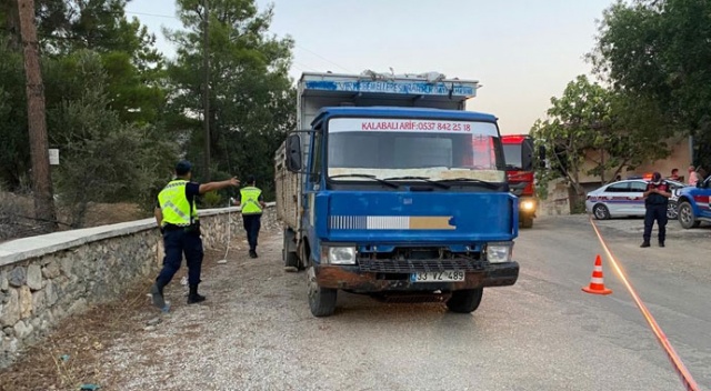 Aracının arızasına bakarken kamyonetin çarpması sonucu öldü Aracının arızasına bakarken kamyonetin çarpması sonucu öldü
