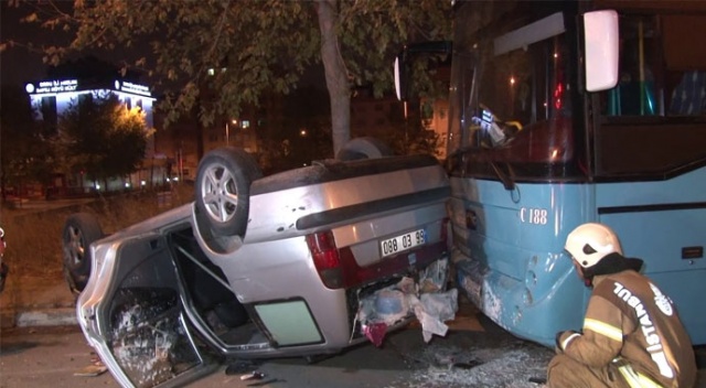 Ataşehir'de feci kaza: 2 yaralı Ataşehir'de feci kaza: 2 yaralı