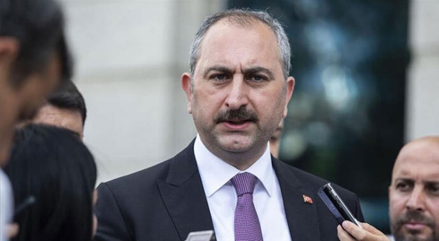 Bakan Gül'den tepki: Barolar teröristlerin arka bahçesi olamaz Bakan Gül'den tepki: Barolar teröristlerin arka bahçesi olamaz
