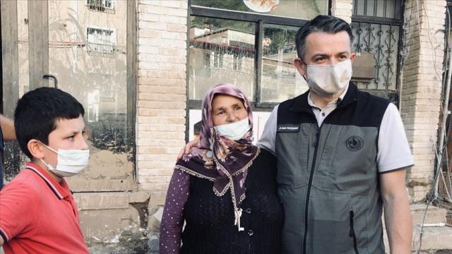 Bakan Pakdemirli, selde fındığı zarar gören kadının zararını karşılayacak Bakan Pakdemirli, selde fındığı zarar gören kadının zararını karşılayacak