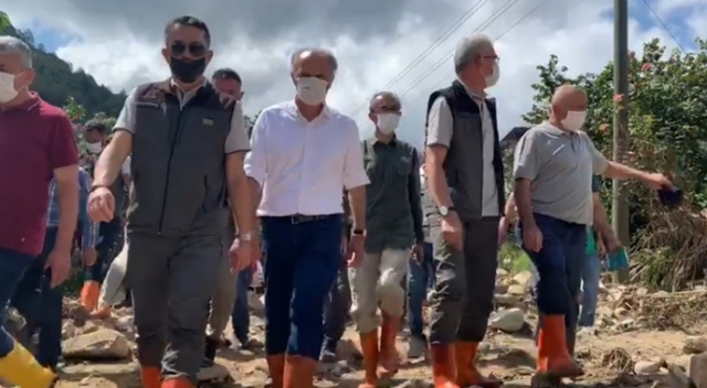 Bakan Pakdemirli selden zarar gören Ericek Köyü’nde Bakan Pakdemirli selden zarar gören Ericek Köyü’nde